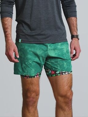 Chubbies Men's The Primal Instincts 5.5" Sport Shorts Sz S